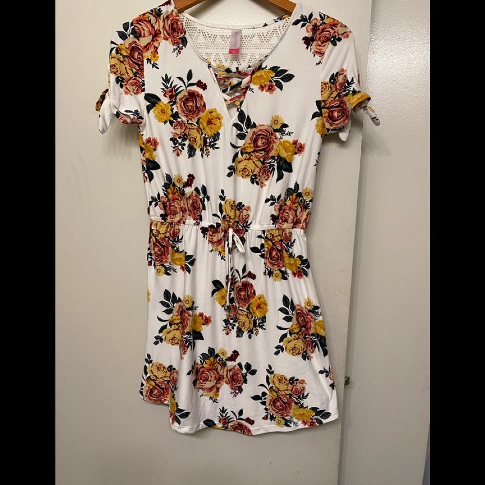 No Boundaries girls flowers dress size M (7-9)